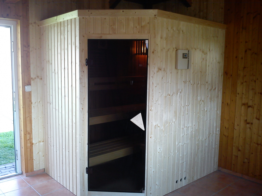 Domácí sauna s rohovým vstupem