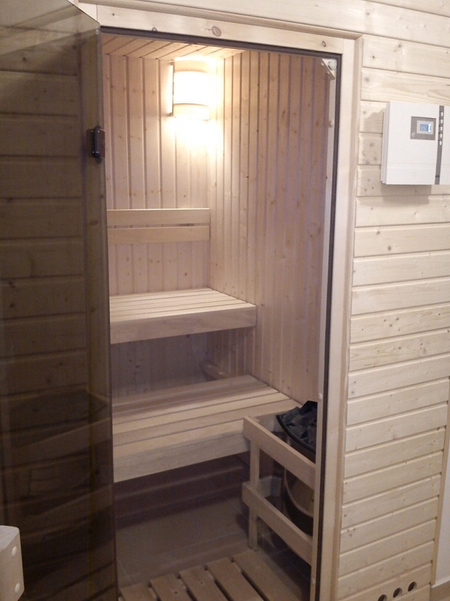 částečně vestavěná sauna