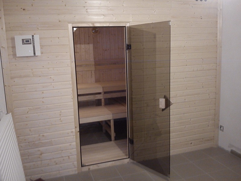 částečně vestavěná sauna